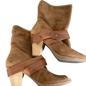 Bottes Erkan Demir Artemis – Femme – Velours Gris, Broderies, Talon Cubain – EU 40 (UK 6.5)